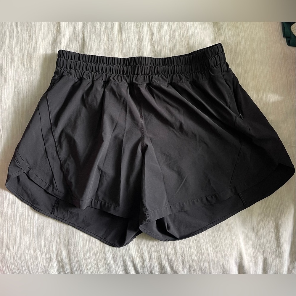 Black lululemon track that mid-rise lined short 5”
